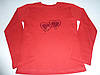 Красная футболка с длинным рукавом сердечки