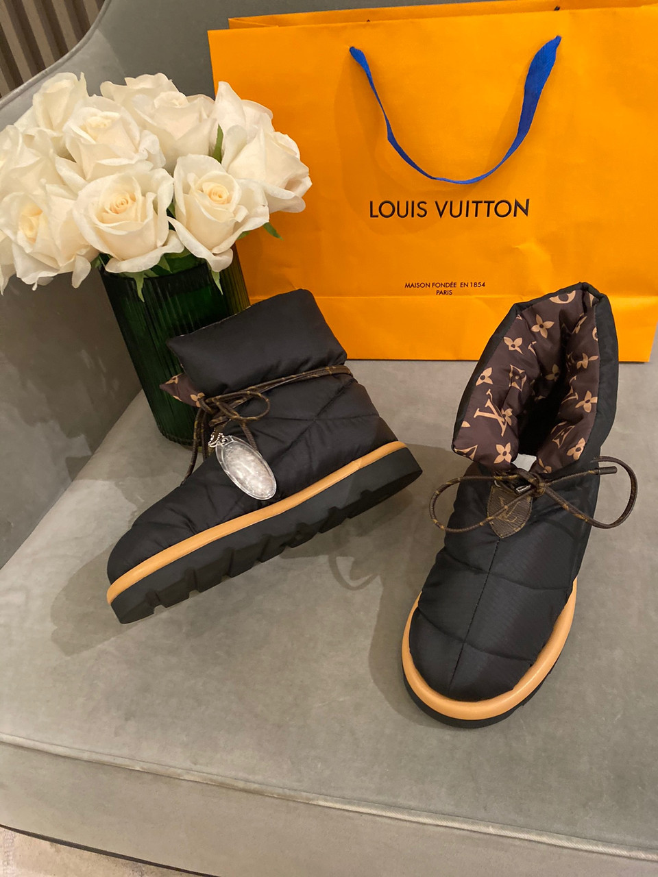 Женские черные дутые сапоги Louis Vuitton pillow comfort ботинки Луи Виттон витон зима зимние дутики 38, Черный
Женские черные дутые сапоги Louis Vuitton pillow comfort ботинки Луи Виттон витон зима зимние дутики 38, Черный