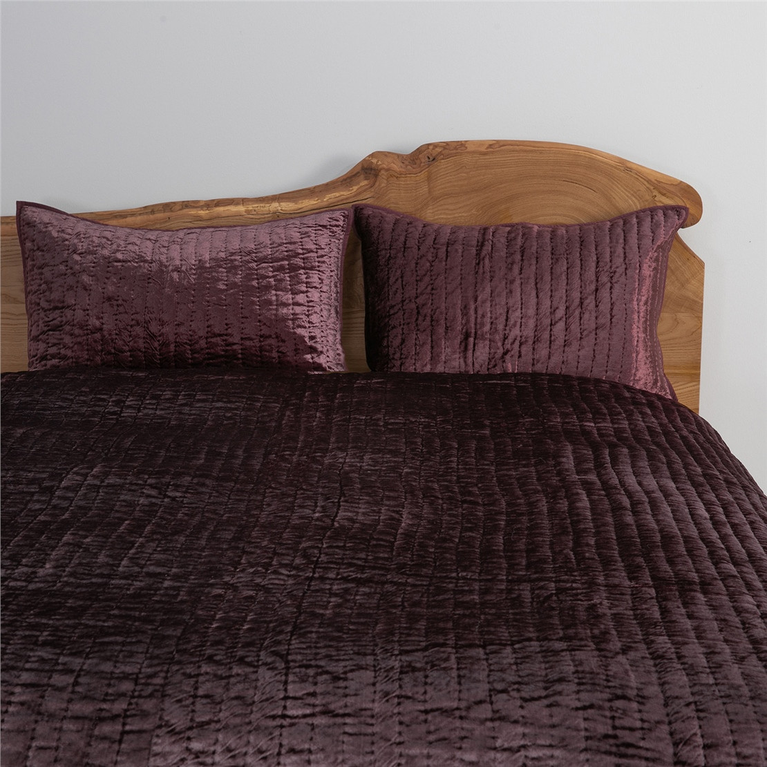 Изысканное Luxury покрывало CLARA на кровать с наволочками 240X260 Bordo, Бордовый
Изысканное Luxury покрывало CLARA на кровать с наволочками 240X260 Bordo, Бордовый