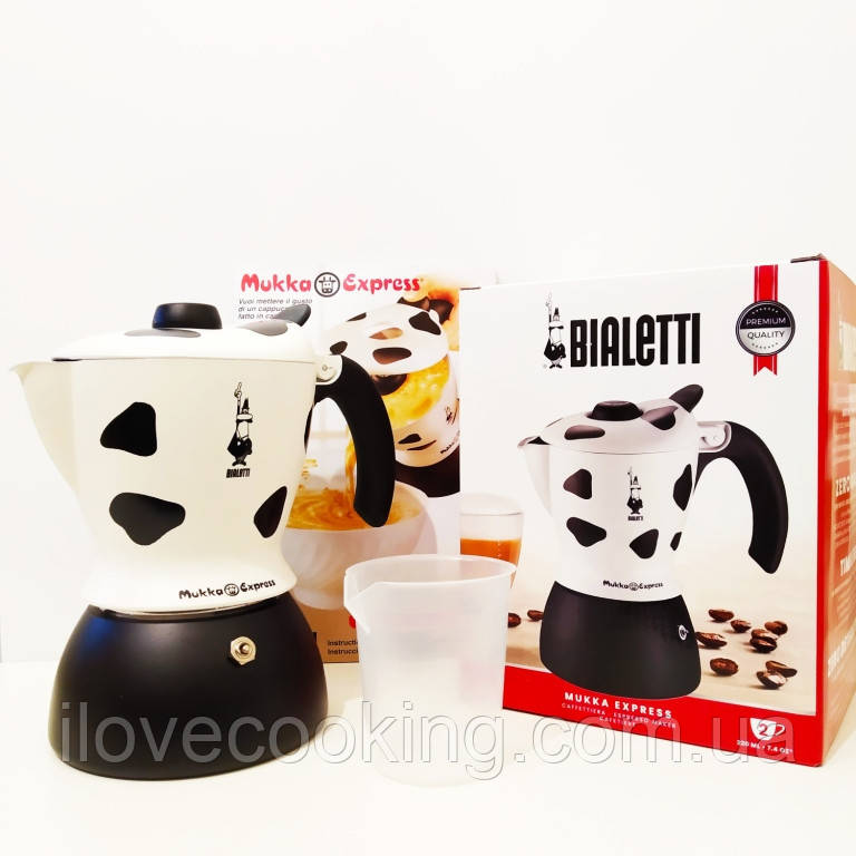 Кофеварка гейзерная Bialetti Mukka Express cappuccino maker "Коровка" на 2 чашки (360 мл)
Кофеварка гейзерная Bialetti Mukka Express cappuccino maker "Коровка" на 2 чашки (360 мл)
