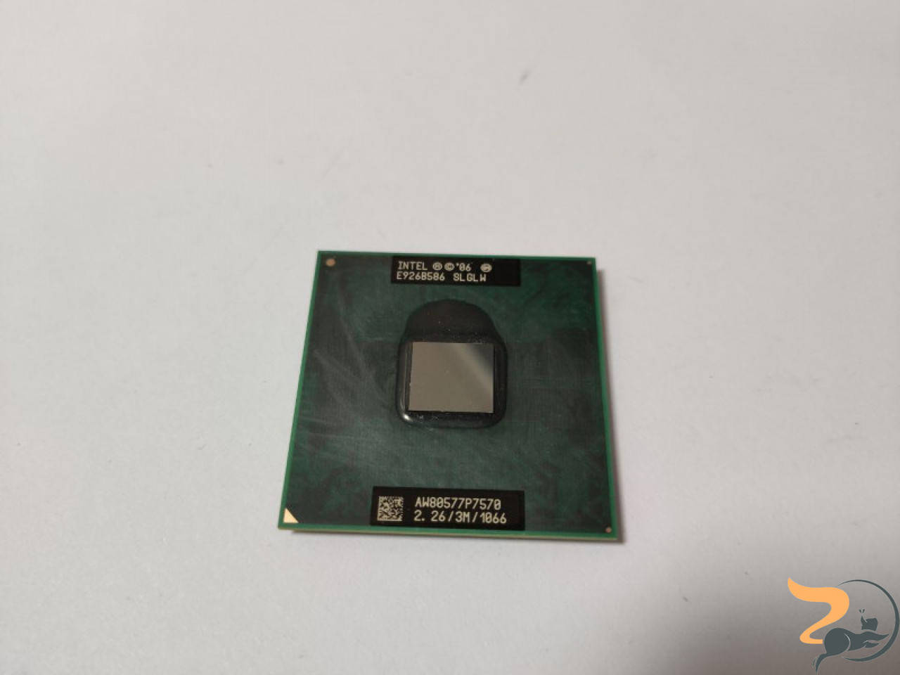 Процесор Intel Core 2 Duo P7570, SLGLW, 3 Мб кеш-пам'яті, тактова частота 2,26 ГГц, частота системної шини
Процесор Intel Core 2 Duo P7570, SLGLW, 3 Мб кеш-пам'яті, тактова частота 2,26 ГГц, частота системної шини