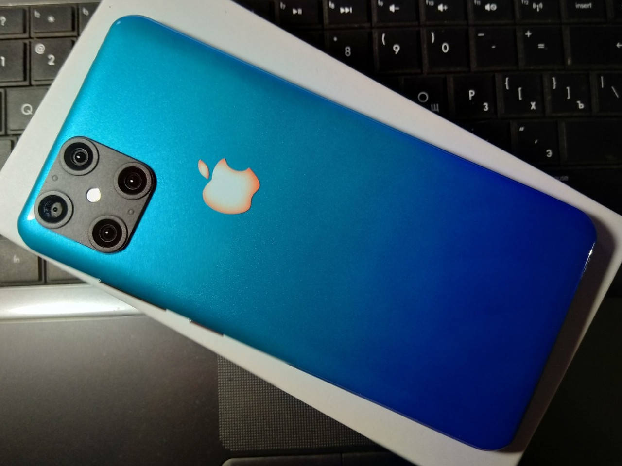 Смартфон IPhone I12 PRO 6 дюймов ЭКРАН 2 SIM 4G, ПАМЯТЬ 6 + 128 ГБ , 8 ЯДЕР, 5 КАМЕР Android 10, Синий
Смартфон IPhone I12 PRO 6 дюймов ЭКРАН 2 SIM 4G, ПАМЯТЬ 6 + 128 ГБ , 8 ЯДЕР, 5 КАМЕР Android 10, Синий