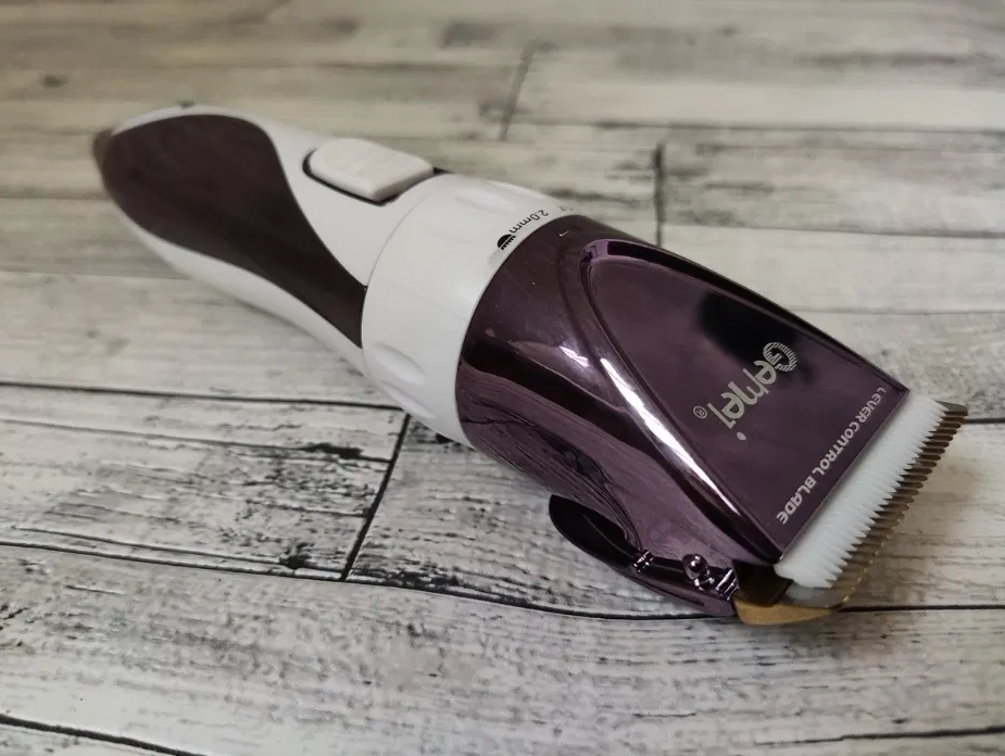 Машинка для стрижки GEMEI GM-6062 аккумуляторная с керамическими ножами, Триммер для стрижки волос
Машинка для стрижки GEMEI GM-6062 аккумуляторная с керамическими ножами, Триммер для стрижки волос
