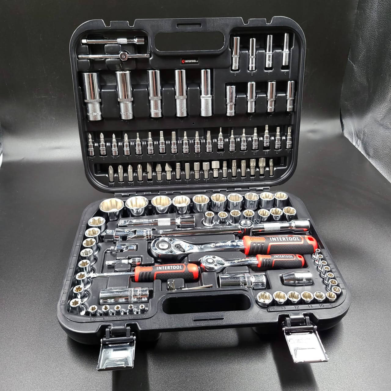 Набор инструментов 110 ед. SUPER LOCK, STORM, 1/2", 1/4", Сr-V INTERTOOL ET-8110.Наборы инструментов интертул
Набор инструментов 110 ед. SUPER LOCK, STORM, 1/2", 1/4", Сr-V INTERTOOL ET-8110.Наборы инструментов интертул
