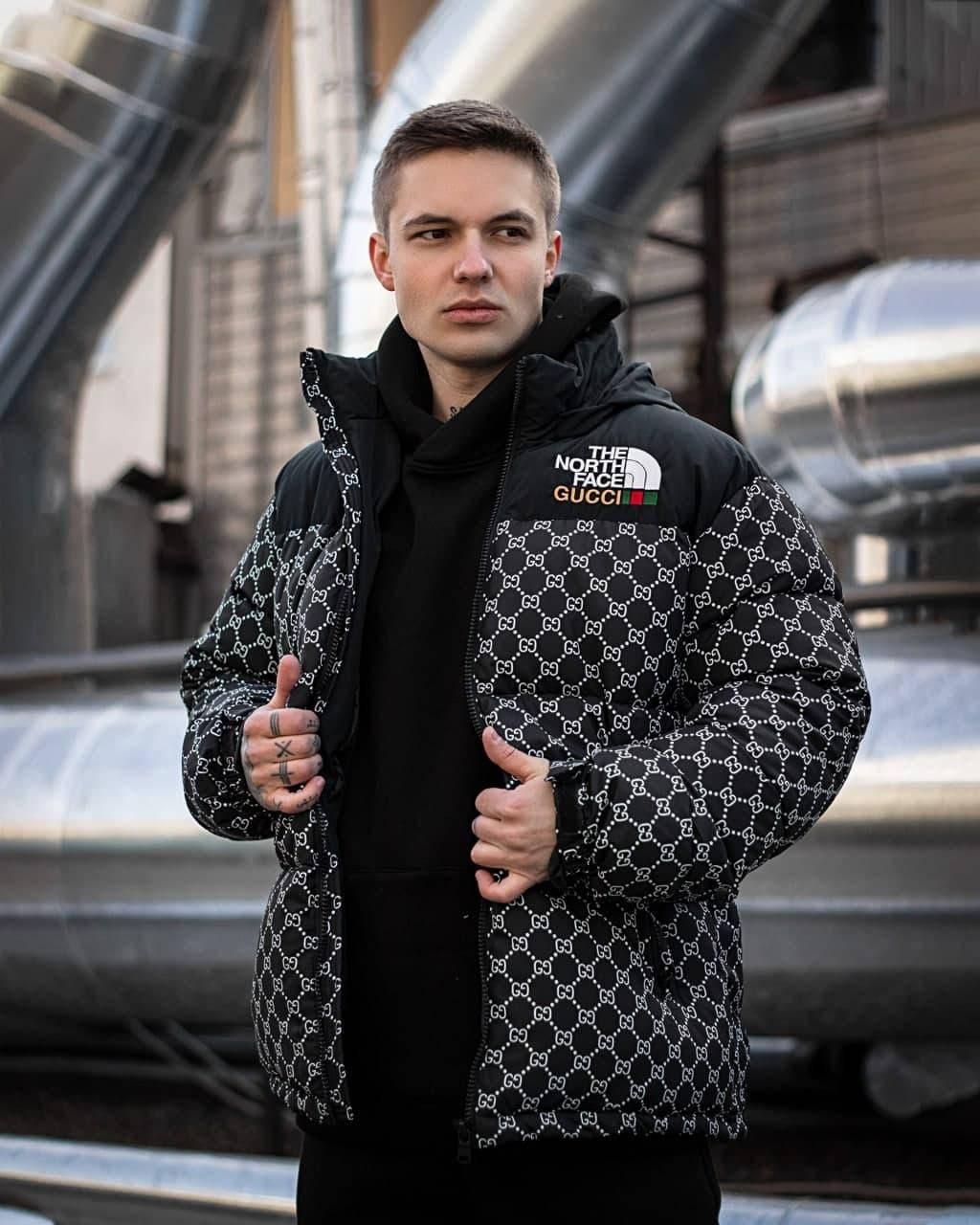 Мужская зимняя куртка с надписью The north face Gucci mane black хит сезона (черная) крутая с вышивкой 519
Мужская зимняя куртка с надписью The north face Gucci mane black хит сезона (черная) крутая с вышивкой 519