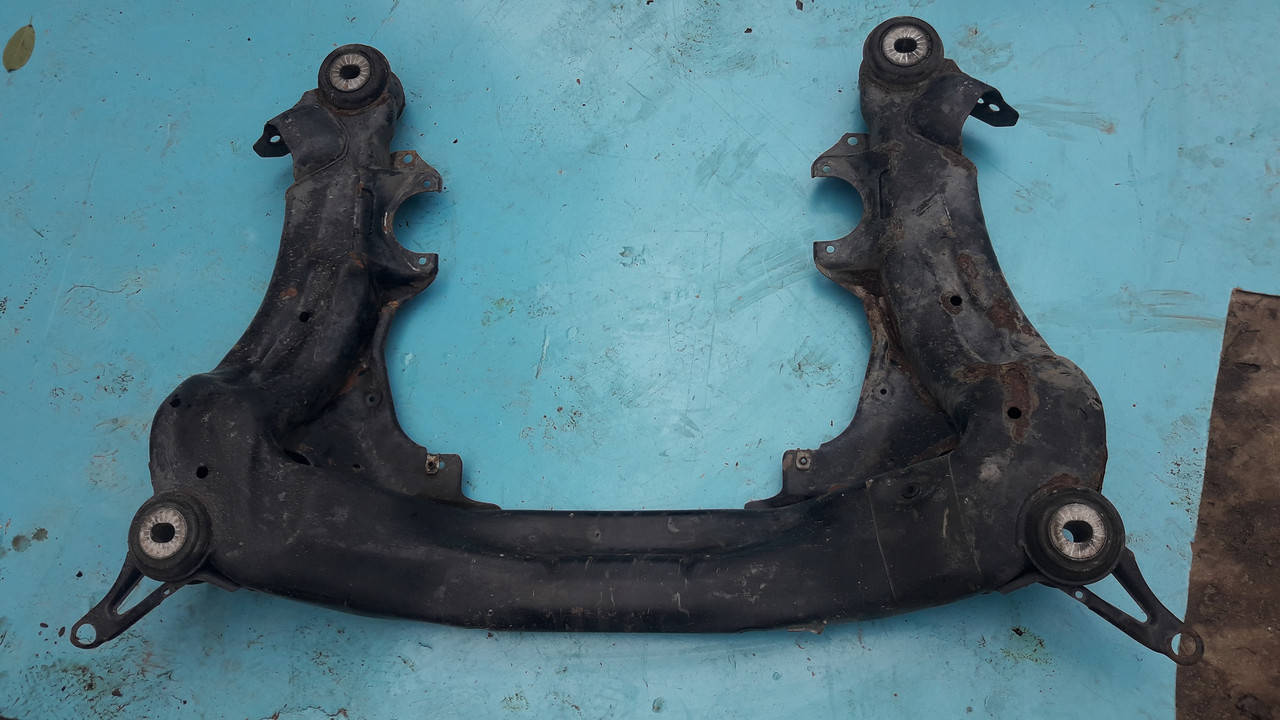 Подрамник передний ауди а4 б5 а6 с5 пассат б5 audi a4 b5 a6 c5 passat b5 superb 4B0399313AJ 4B0399313E
Подрамник передний ауди а4 б5 а6 с5 пассат б5 audi a4 b5 a6 c5 passat b5 superb 4B0399313AJ 4B0399313E
