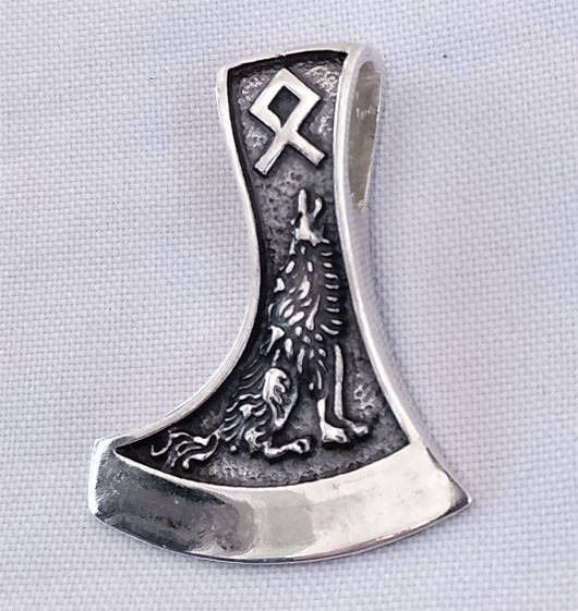 Секира Перуна с волком, птицей и рунами Альгиз и Одал (оберег двусторонний) оберег из серебра 925-ой пробы:
Секира Перуна с волком, птицей и рунами Альгиз и Одал (оберег двусторонний) оберег из серебра 925-ой пробы: