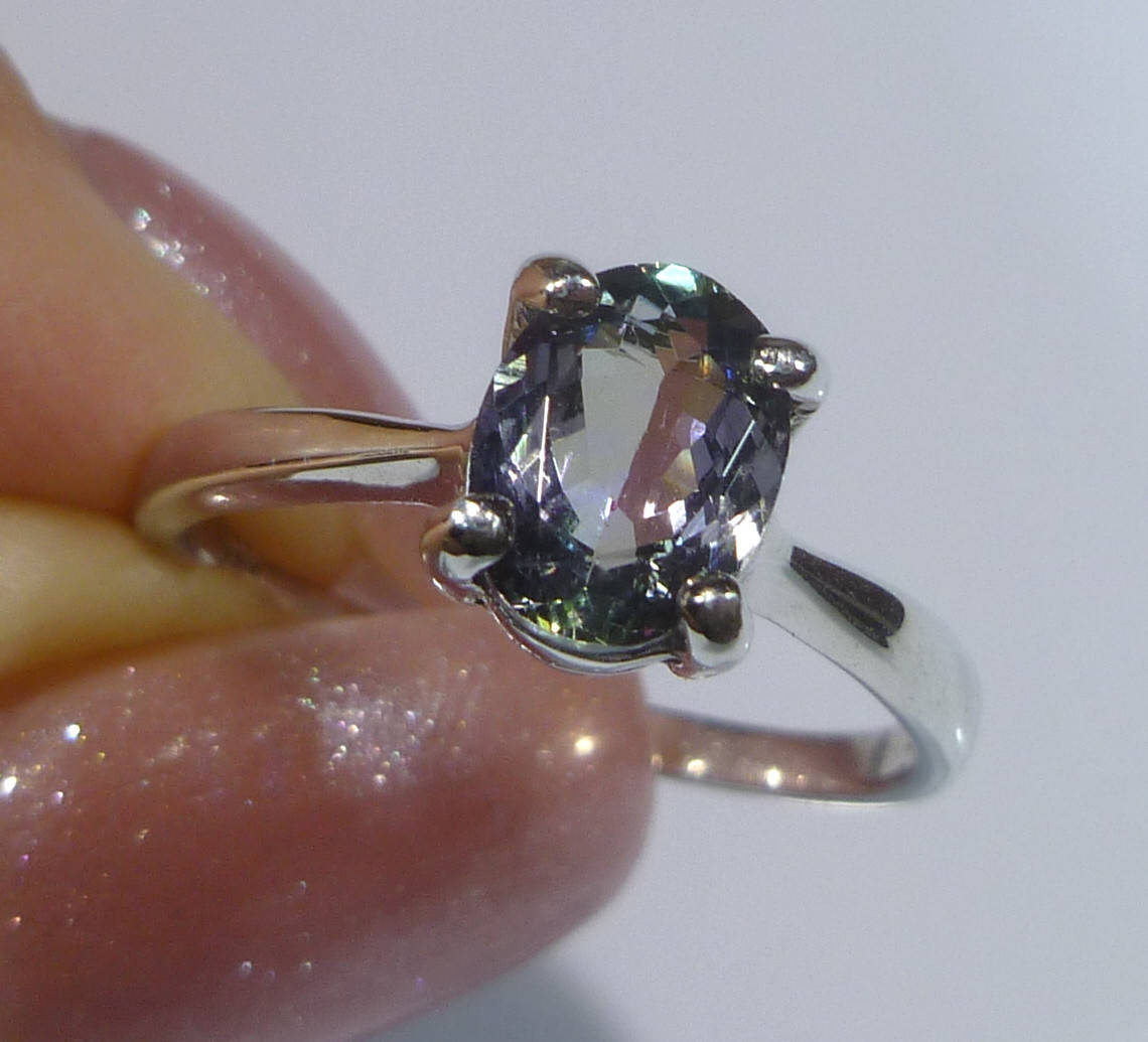 Редкий цвет Кольцо с натуральным необлагороженным Greenish Blue танзанитом 1.31 ct Размер 17
Редкий цвет Кольцо с натуральным необлагороженным Greenish Blue танзанитом 1.31 ct Размер 17