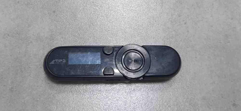 

Портативный цифровой MP3 плеер Б/У YT-03 USB LCD Screen MP3 Player