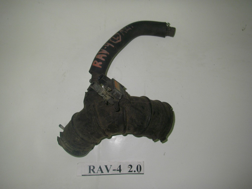 Патрубок воздушного фильтра 2.0 Toyota RAV-4 II 00-05 (Тойота РАВ-4 ХА