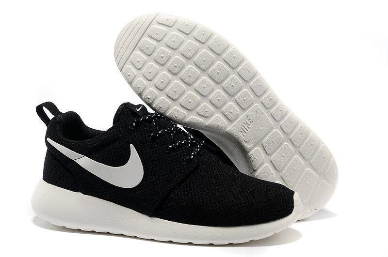 

Кроссовки мужские Nike Roche Run 511882-050 41 39, Черный