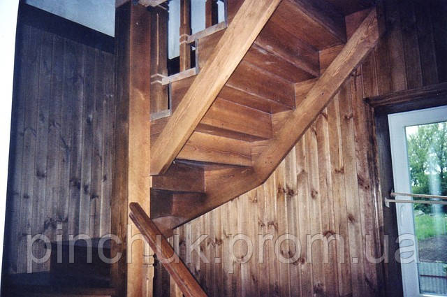 

Лестница деревянная сосновая.