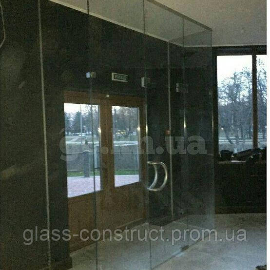 

Стеклянный тамбур Glass Construct