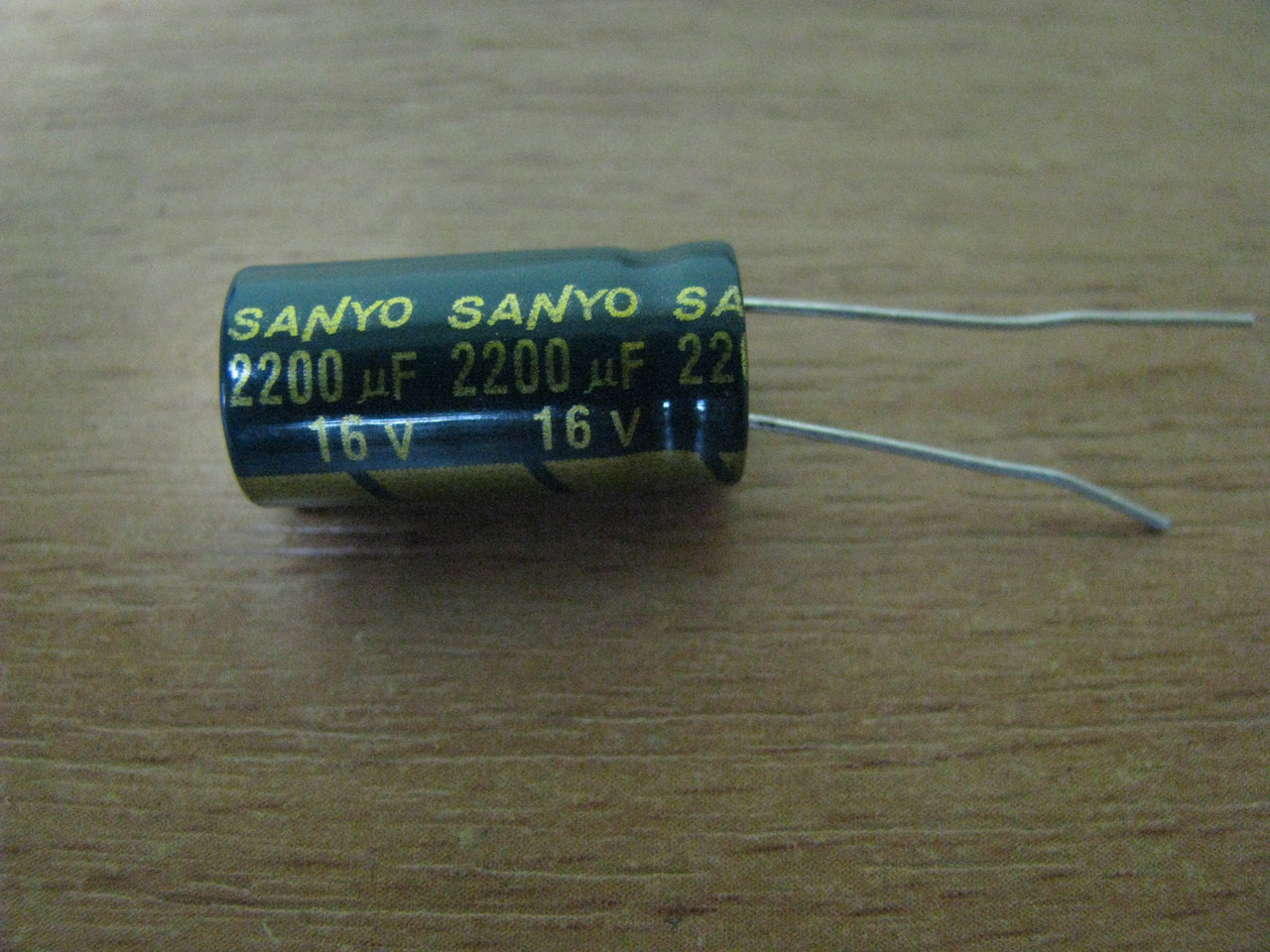 Конденсатор электролитический SANYO 2200mkf 16v low ESRНет в наличии