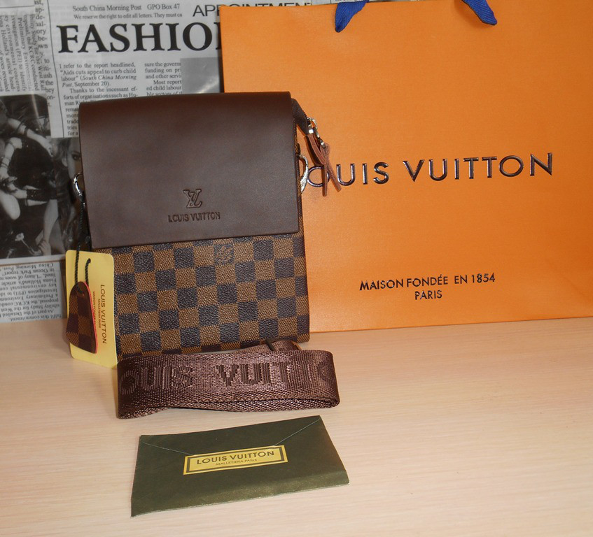 Сумка мужская  Louis Vuitton кожа, Италия