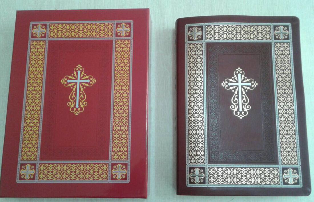 Біблія бордова з хрестом у подарунковій коробці