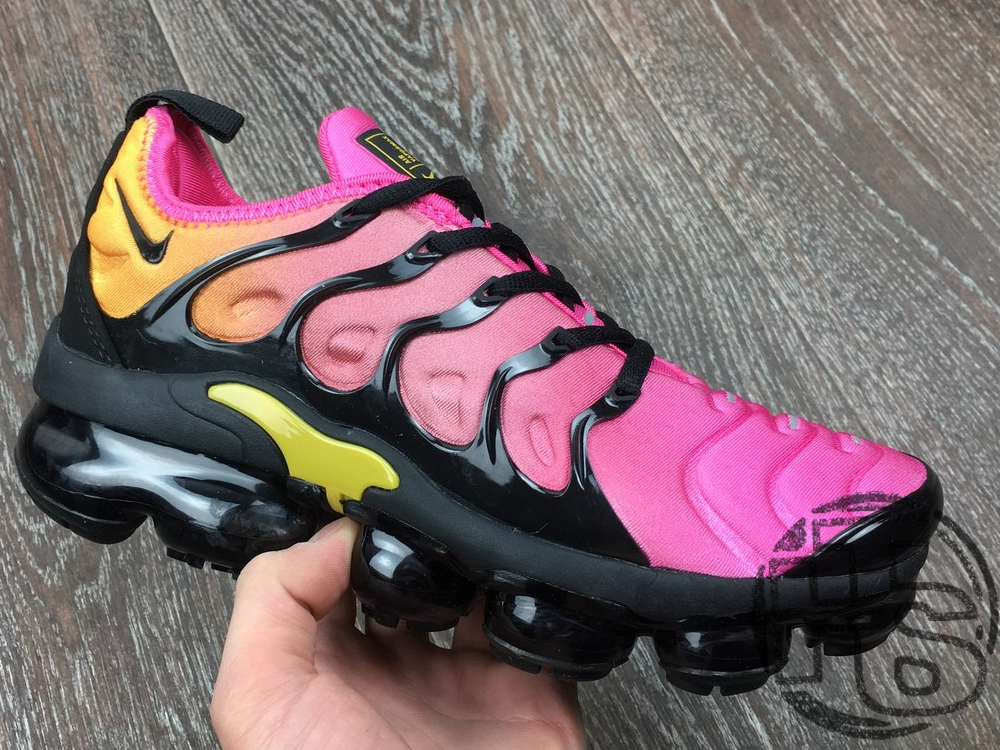 vapormax plus pink orange