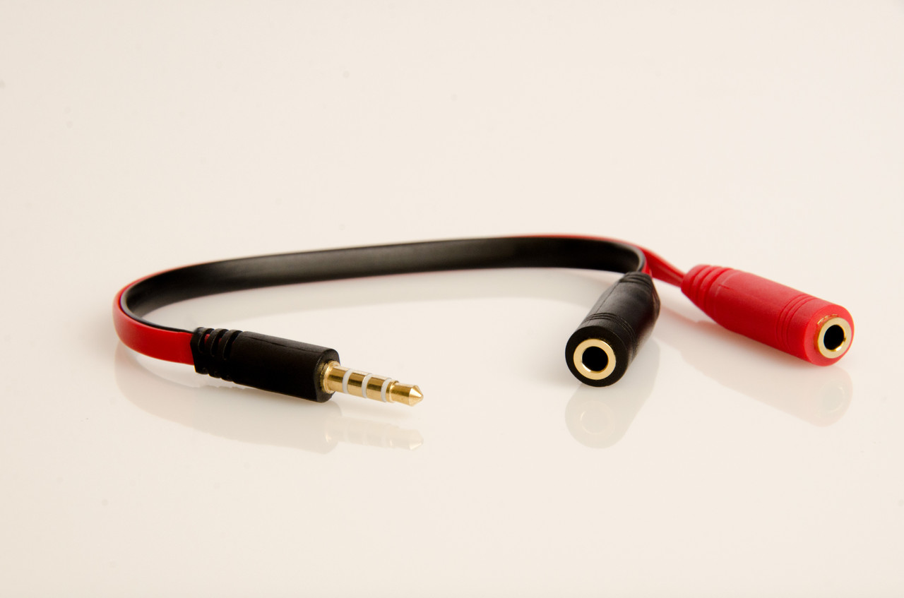 Переходник 3.5 мм штекер 4 pin на 2 гнезда 3.5 мм (микрофон + наушники), черно/красный