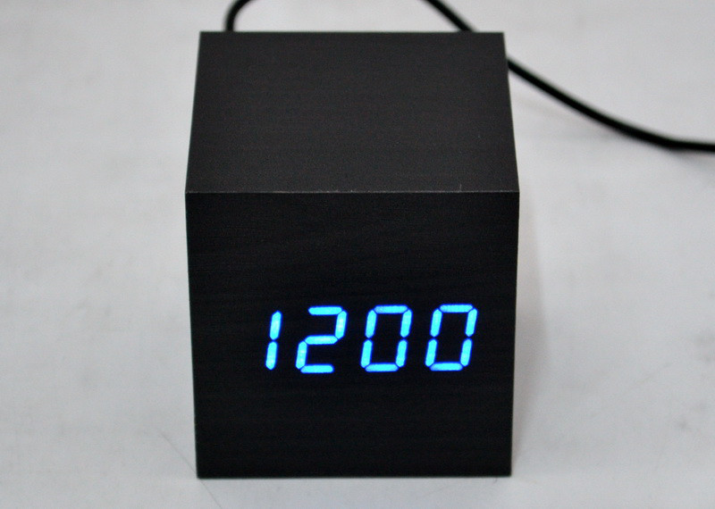 Настольные часы с синей подсветкой VST-869-5Нет в наличии