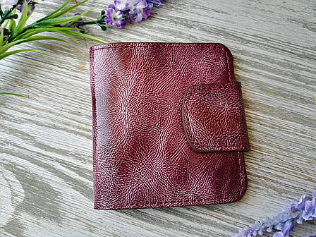 Портмоне жіноче маленьке лакове кольору бордо на 4 відділи з натуральної шкіри Mini гаманець, фото 2