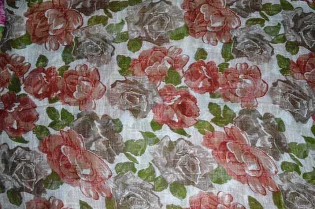 Льняний шарф з орнаментом троянди фото 3