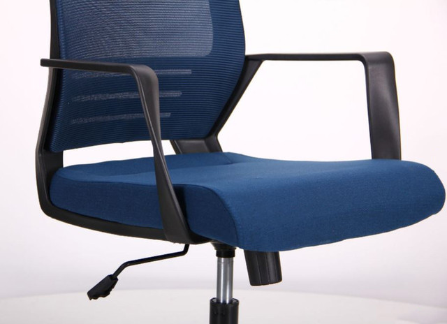 Кресло Twist black синий (фото 5)