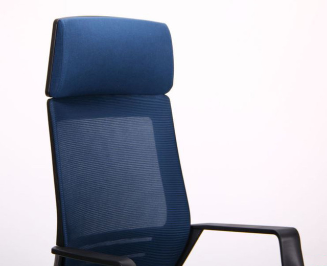Кресло Twist black синий (фото 6)