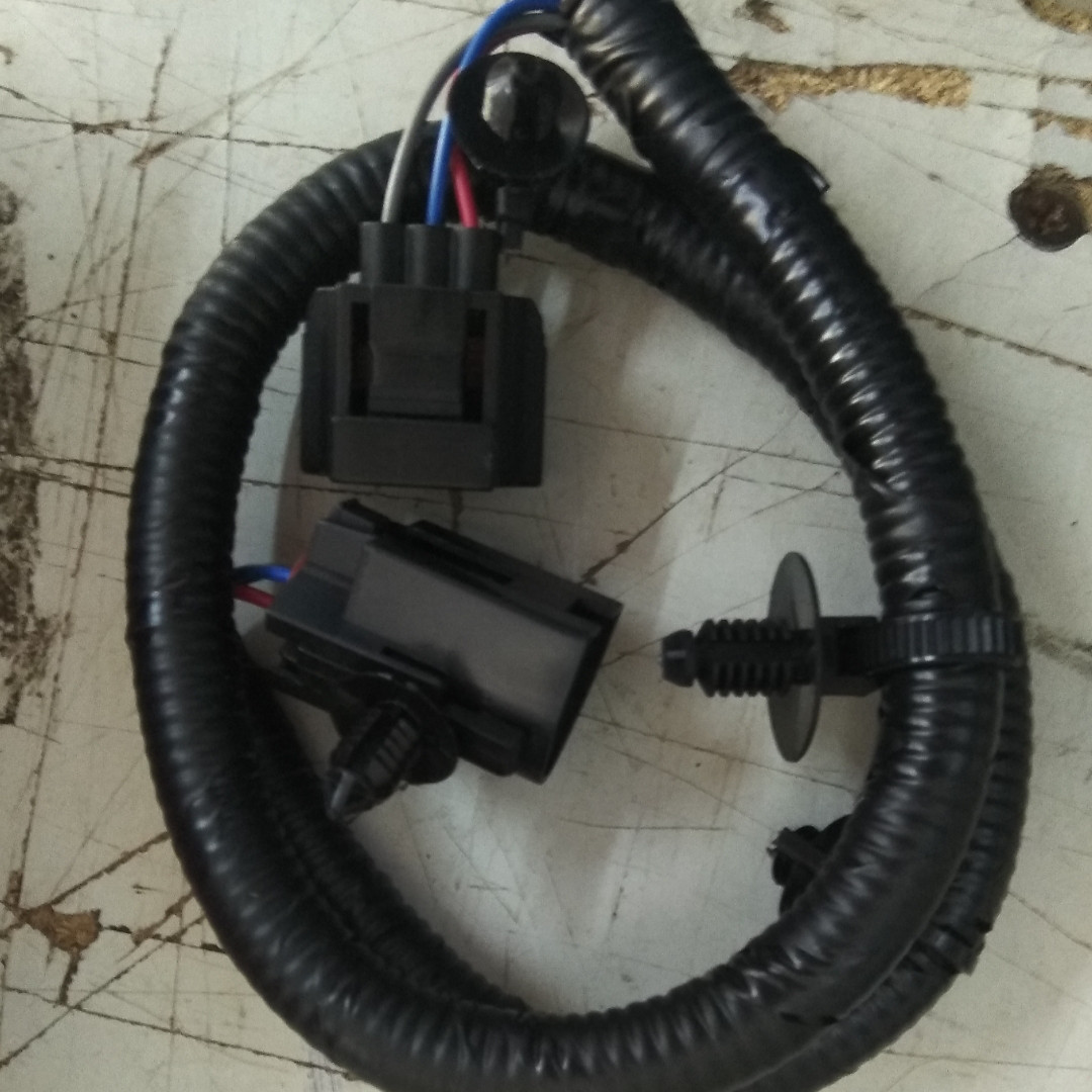 

Проводка генератора с фишкой 1.8D HMPX Ford Connect 4T1T 14305 AD / HM 4998243