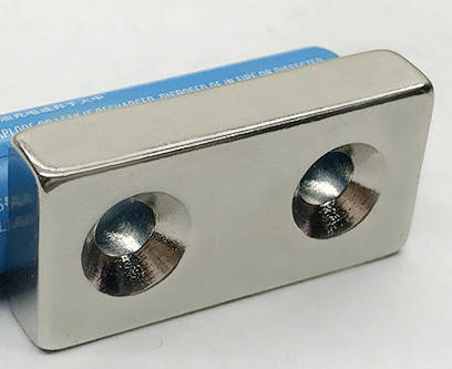 Неодимовый магнит. Прямоугольный 40х20x7,6 мм, с двумя отверстиями 6 мм,  цена 76.60 грн - Prom.ua (ID#774907729)