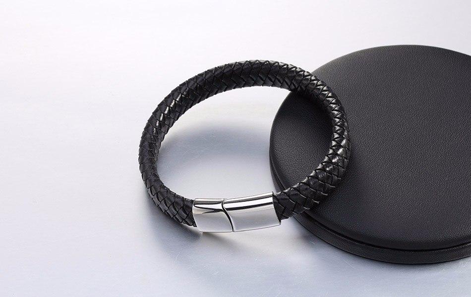 Кожаный плетеный браслет с магнитным замком черныйНет в наличии