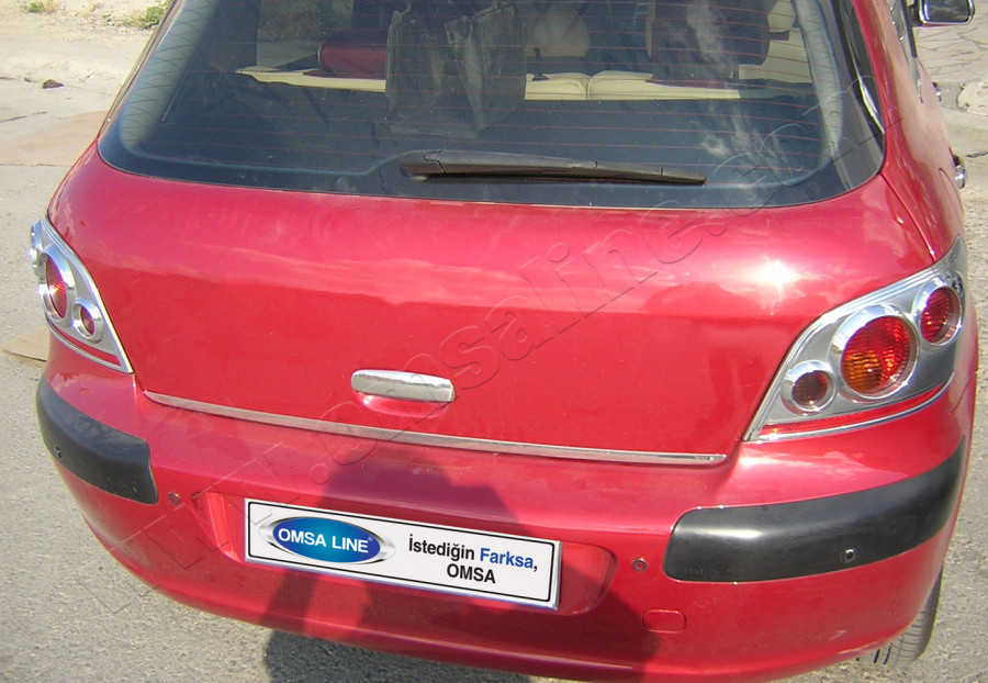 

Peugeot 307 5D (2001-2008) Кромка крышки багажника нижняя