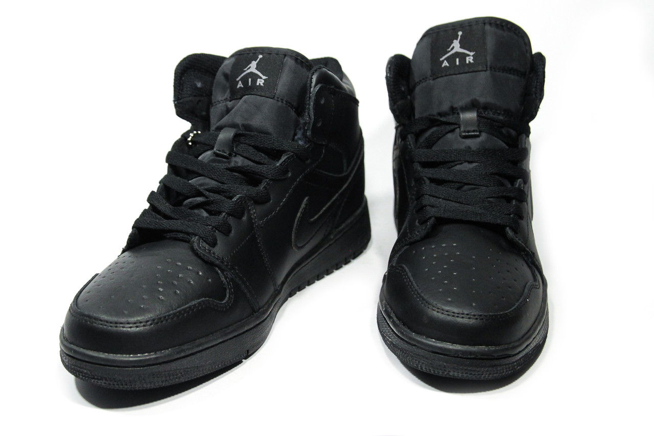 Джорданы 1 черные. Nike Air Jordan 1 черные. Nike Air Jordan черные. Nike Air Jordan зимние черные. Nike Air Jordan 1 зимние.