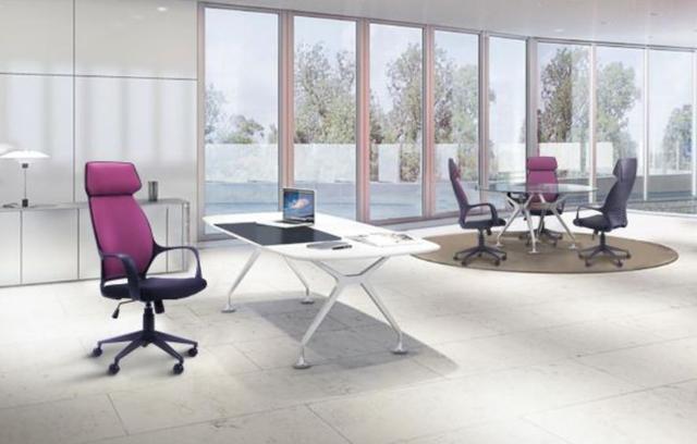 Кресло Concept черный, тк. пурпурный (В интерьере, офис)