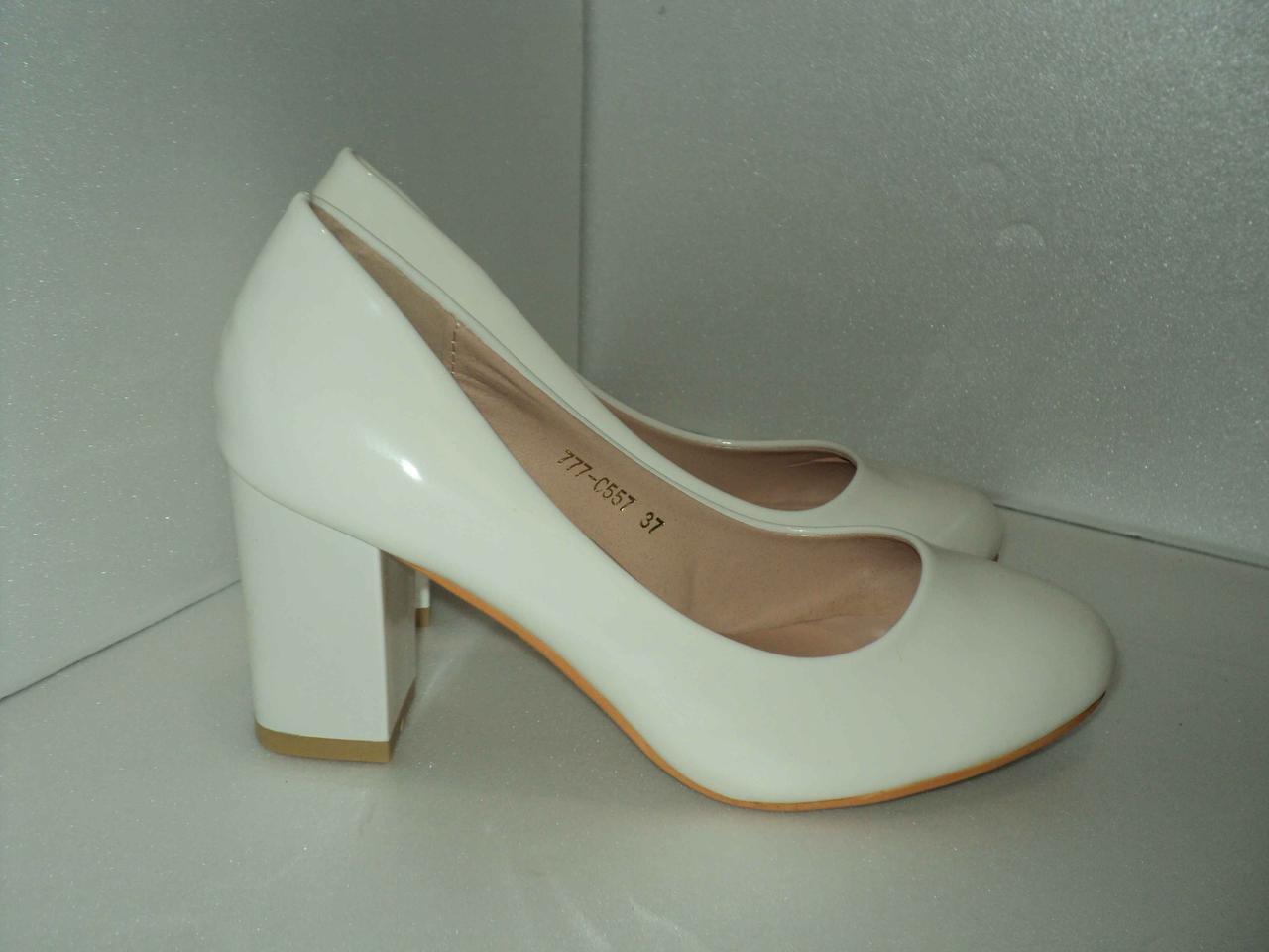 

Женские белые лаковые туфли. р. 37(23.5см)