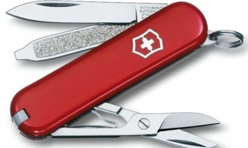 Практичный нож-брелок Victorinox Сlassic 06223 красный