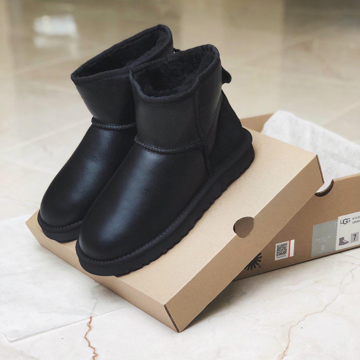 ugg mini leather black