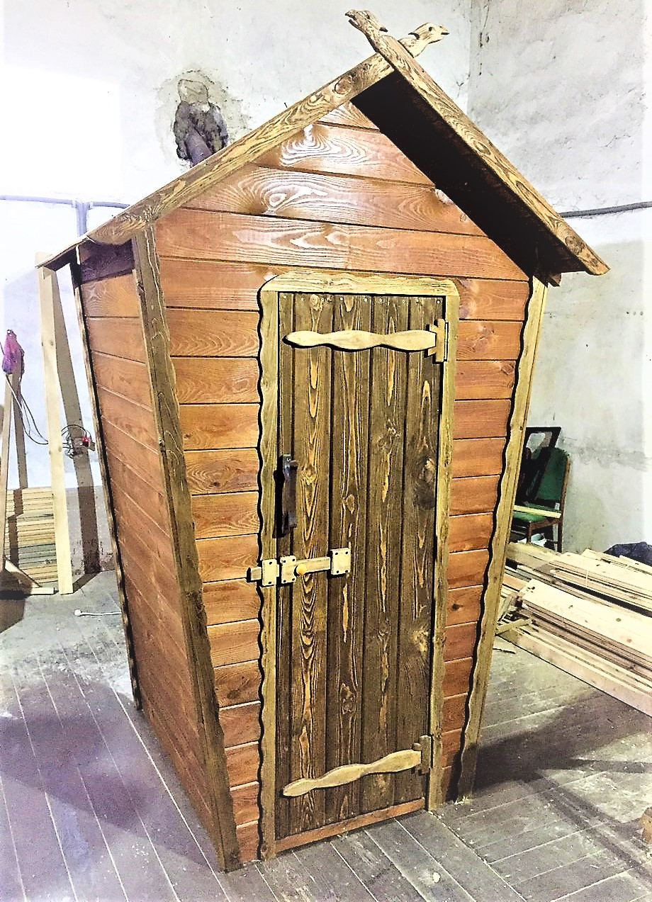 Деревянный туалет под старину