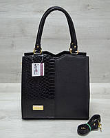 Класична жіноча сумка Трикутник чорного кольору з чорною коброю