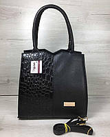 Класична жіноча сумка Трикутник чорного кольору з чорним лаковим крокодилом