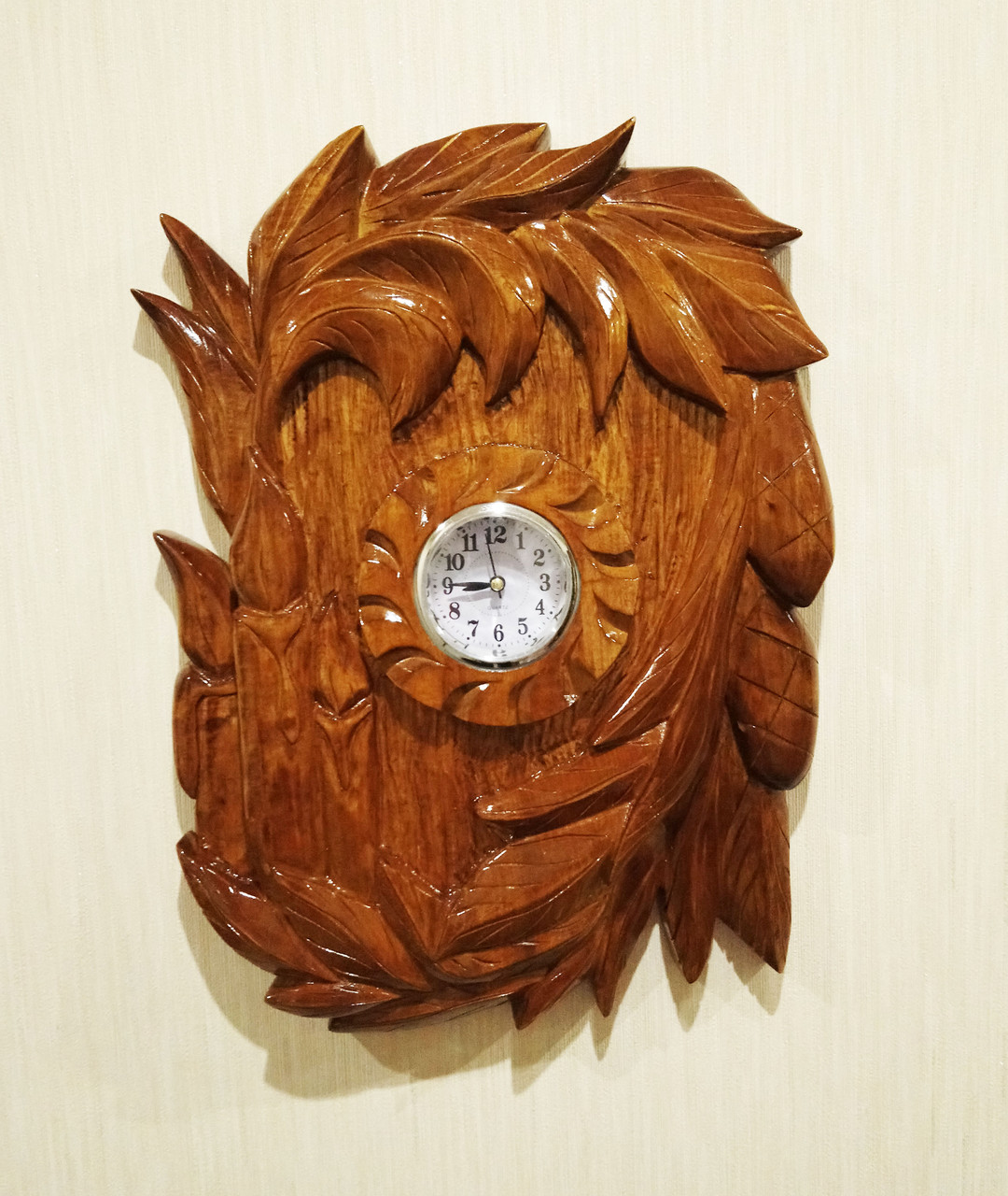 Часы настенные из дерева ручной работы