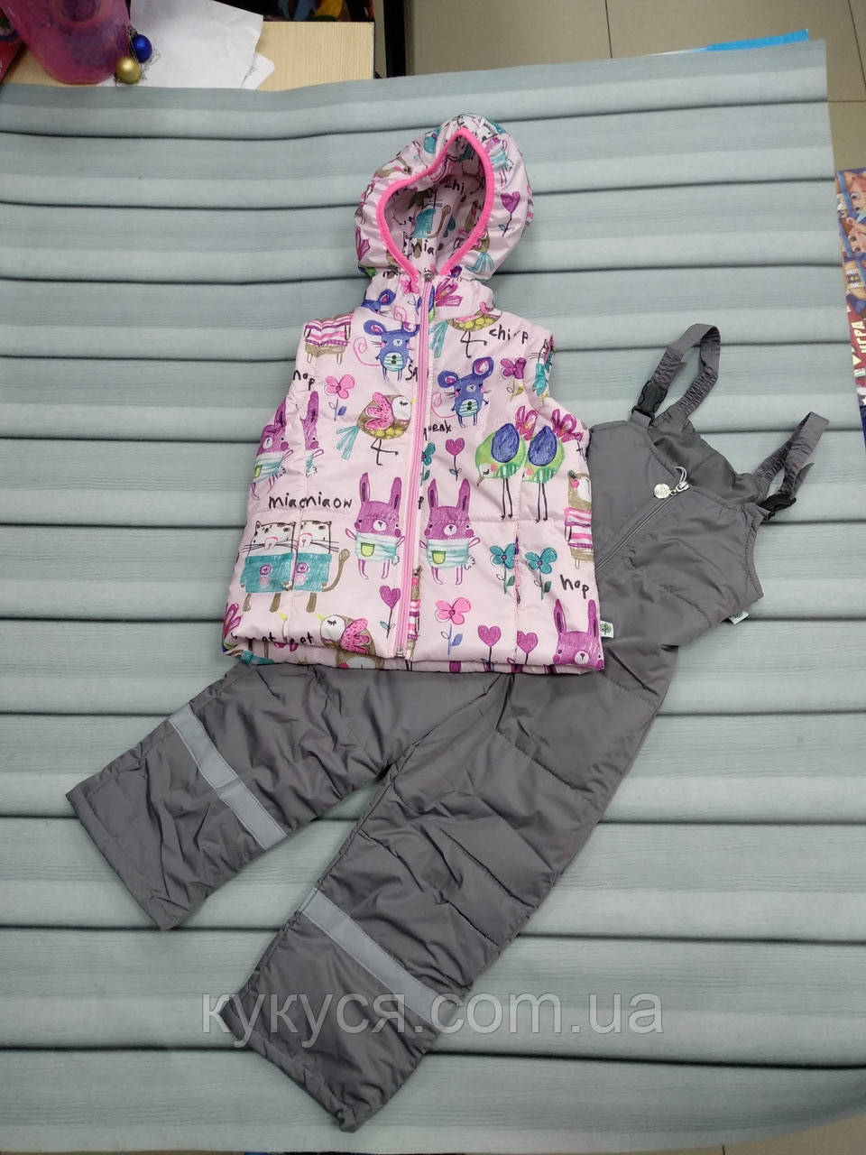 

Куртка-жилет (трансформер) для девочки "Animals"(розовая) с полукомбинезоном