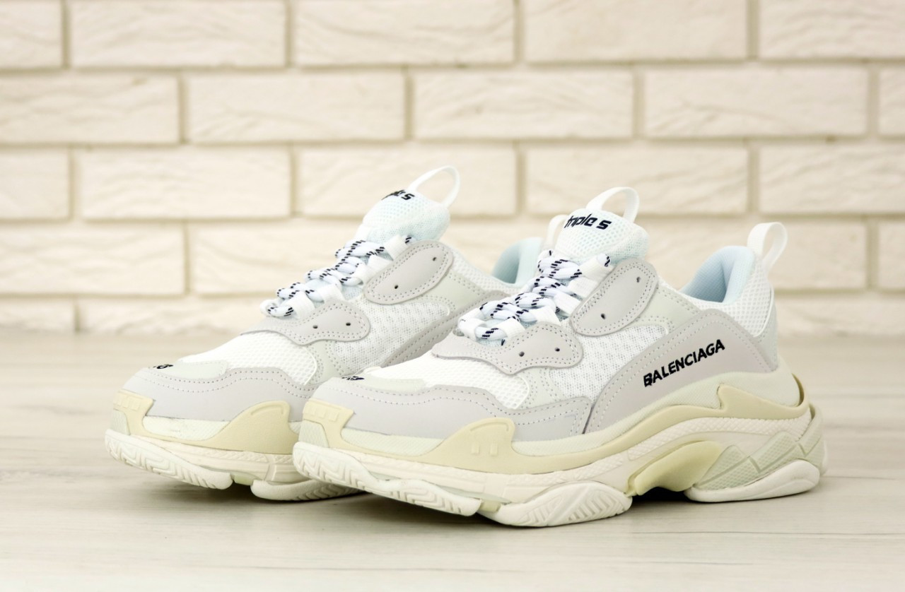 

Кроссовки женские Balenciaga Triple S в стиле Баленсиага Трипл С, многослойная подошва код KD-11717. Бежевые 40