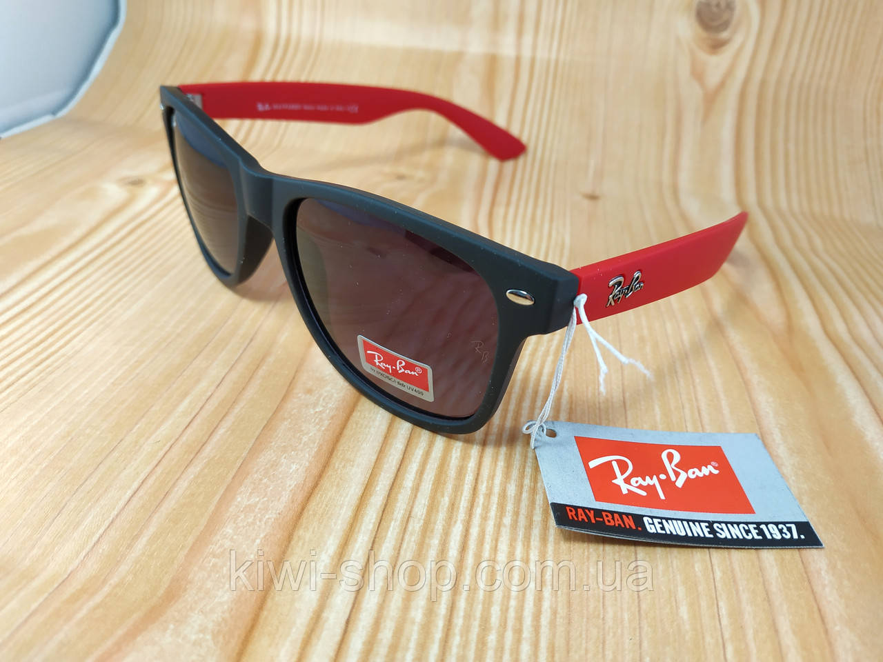 

Солнцезащитные очки Ray Ban Wayfarer - черные c красными дужками, Красный