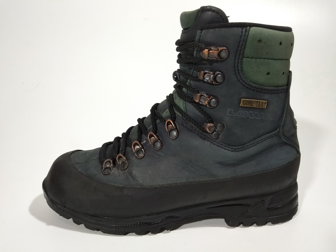 

Ботинки зимние треккинговые Lowa Trekker GTX (Германия). Размер 42