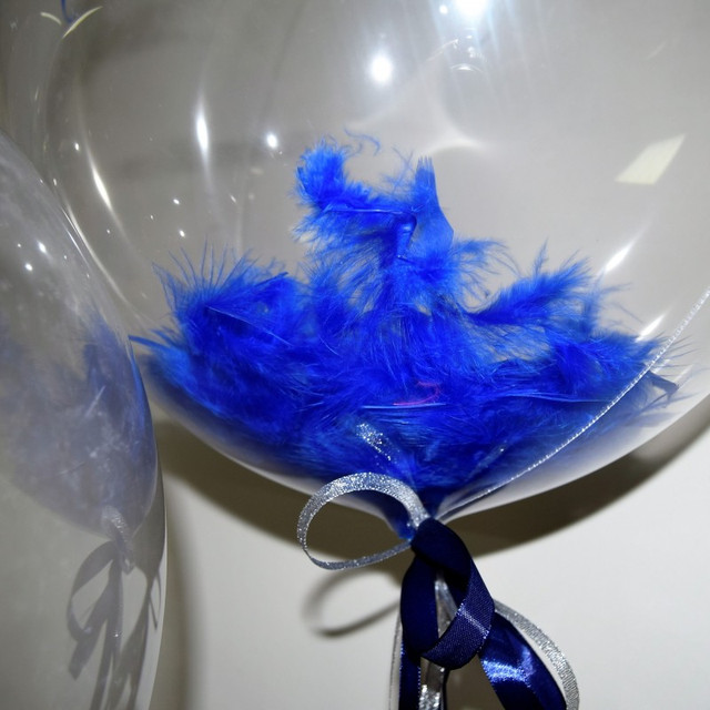 перья для декора синие