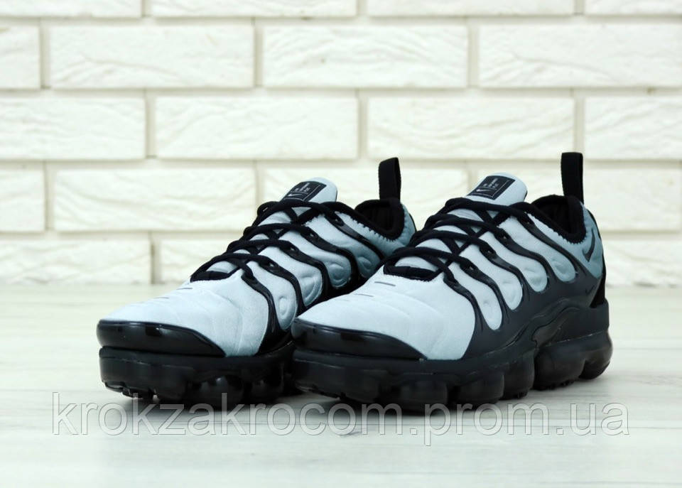 Nike Air Vapormax Plus sneakers in black Pinterest