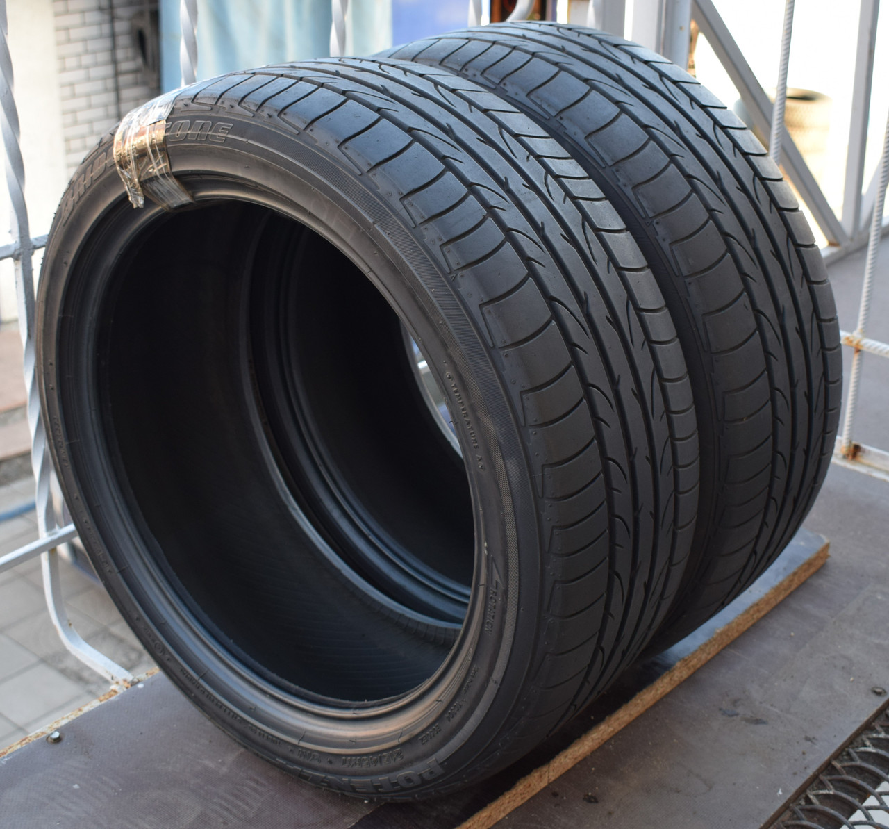 

Летние шины б/у 215/45 R17 Bridgestone Potenza, пара, 5,5 мм