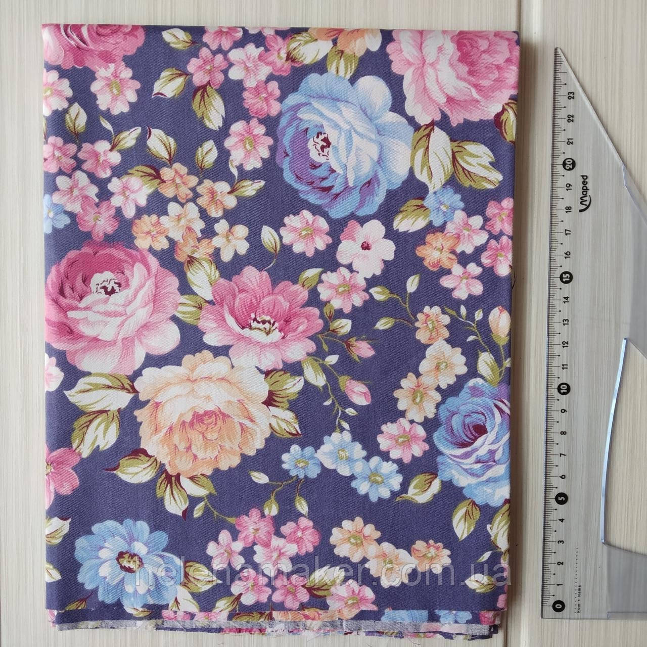 Сатин Крупные розовые и голубые цветы на синем фоне. Отрез 40*50 см
