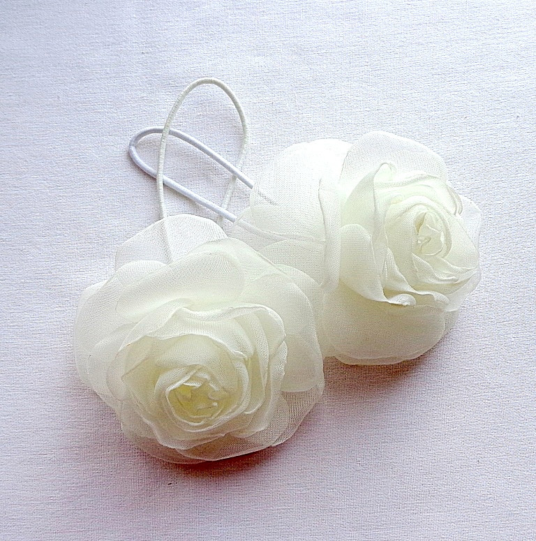 Гумка для волосся з квітами ручної роботи "Роза Молочна"-купити-в інтернет-магазині AnnaRose