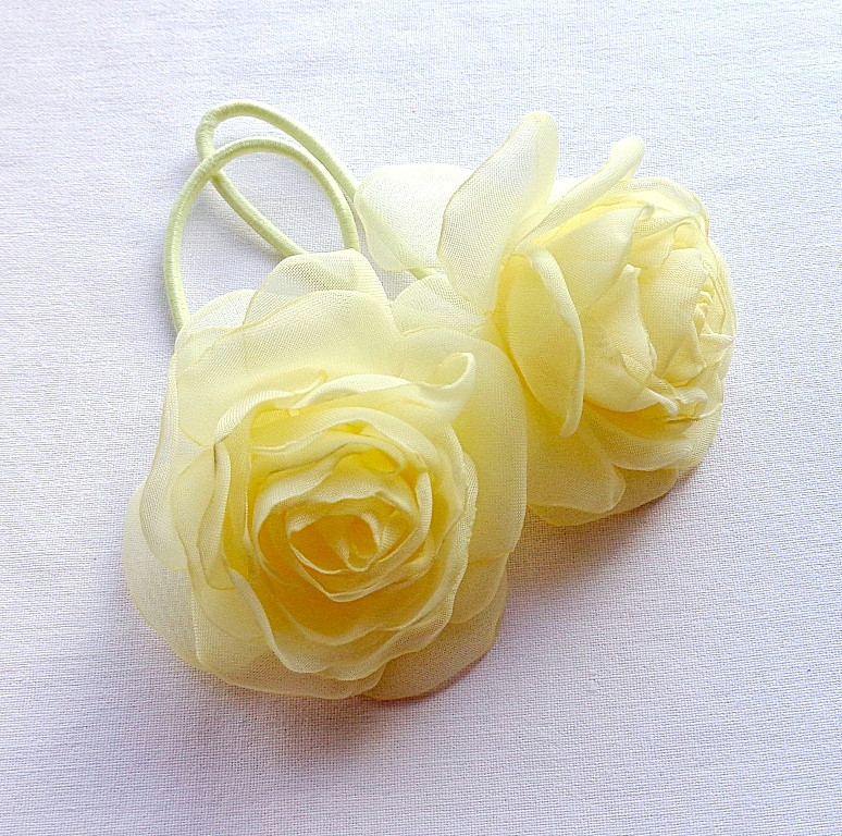 Гумка для волосся з квітами ручної роботи "Ванільна чайна троянда"-купити-в інтернет-магазині AnnaRose